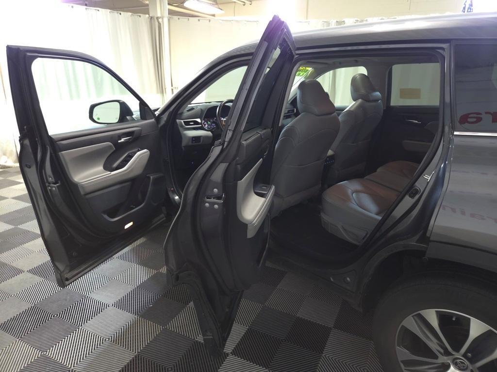 used 2022 Toyota Highlander car, priced at $37,175
