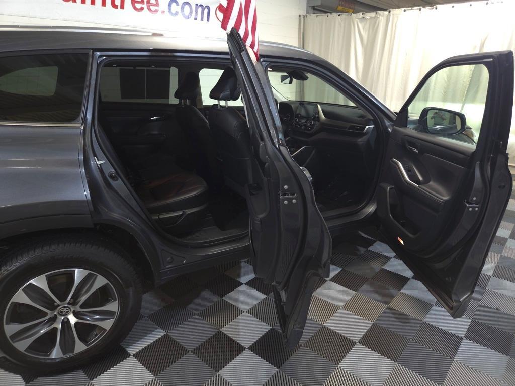 used 2021 Toyota Highlander car, priced at $31,395