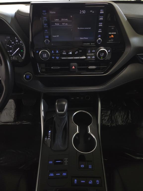 used 2021 Toyota Highlander car, priced at $31,395