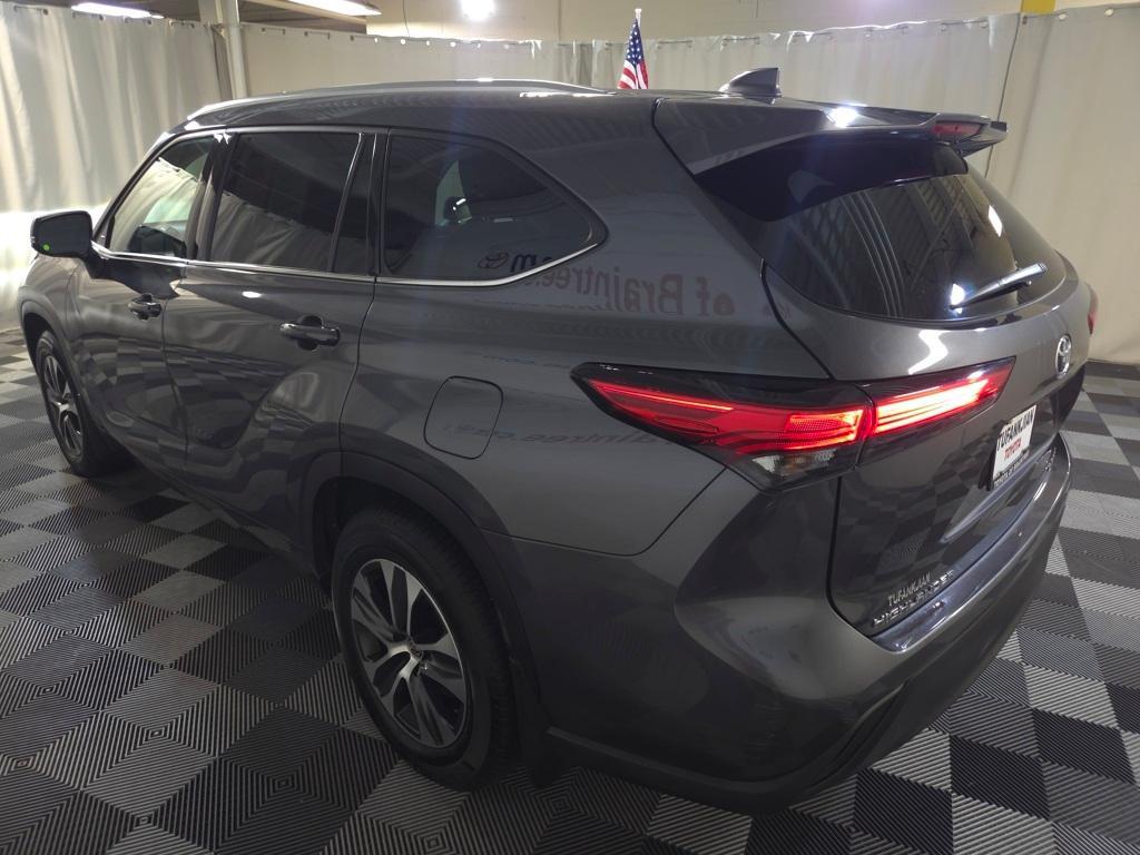 used 2021 Toyota Highlander car, priced at $31,395