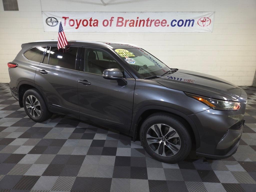 used 2022 Toyota Highlander car, priced at $37,200