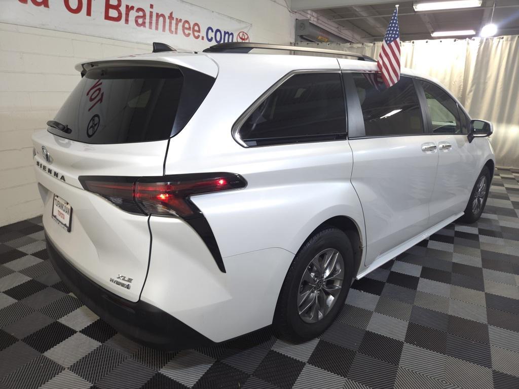 used 2023 Toyota Sienna car, priced at $38,900