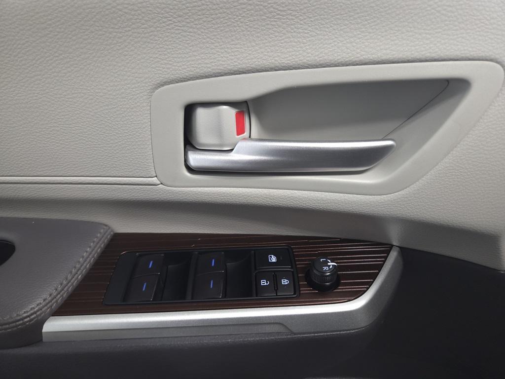 used 2023 Toyota Sienna car, priced at $38,900