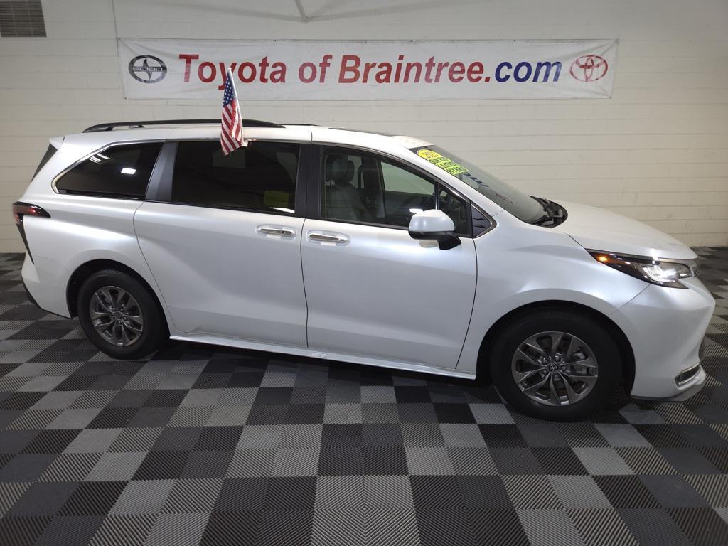 used 2023 Toyota Sienna car, priced at $38,900