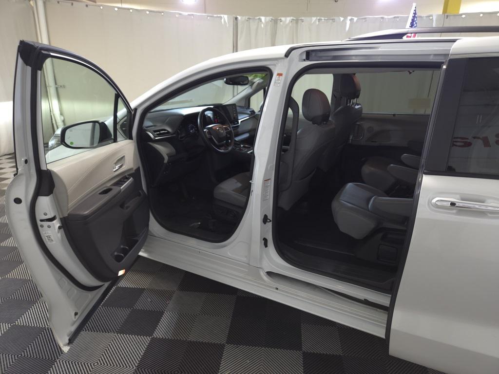 used 2023 Toyota Sienna car, priced at $39,990