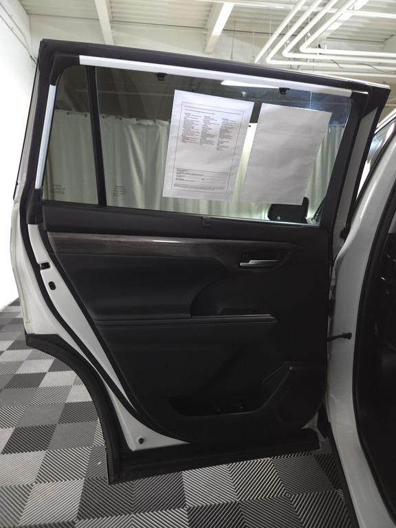 used 2020 Toyota Highlander Hybrid car, priced at $33,500