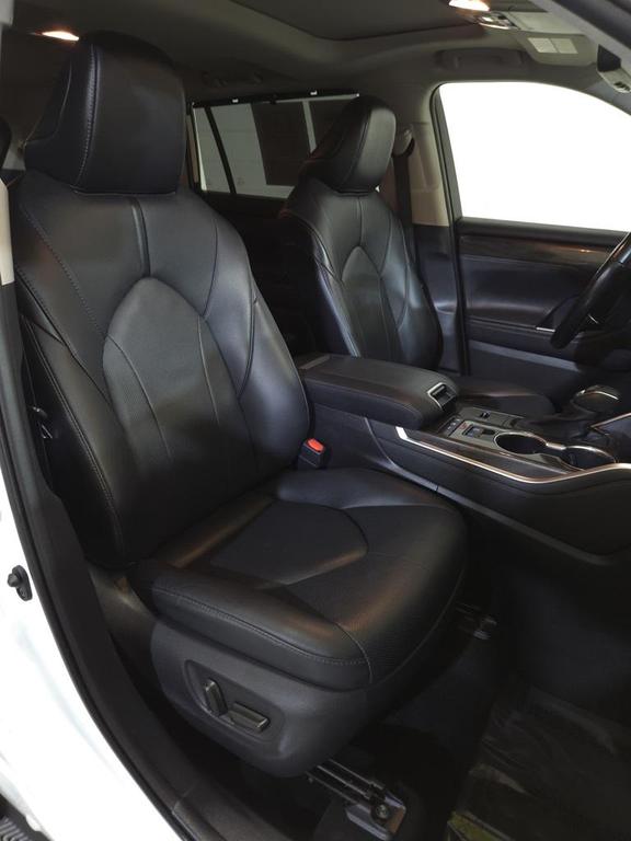 used 2020 Toyota Highlander Hybrid car, priced at $33,500