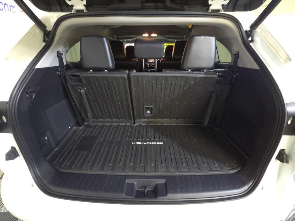 used 2020 Toyota Highlander Hybrid car, priced at $33,500