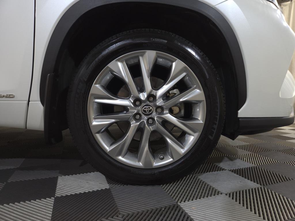 used 2020 Toyota Highlander Hybrid car, priced at $33,500