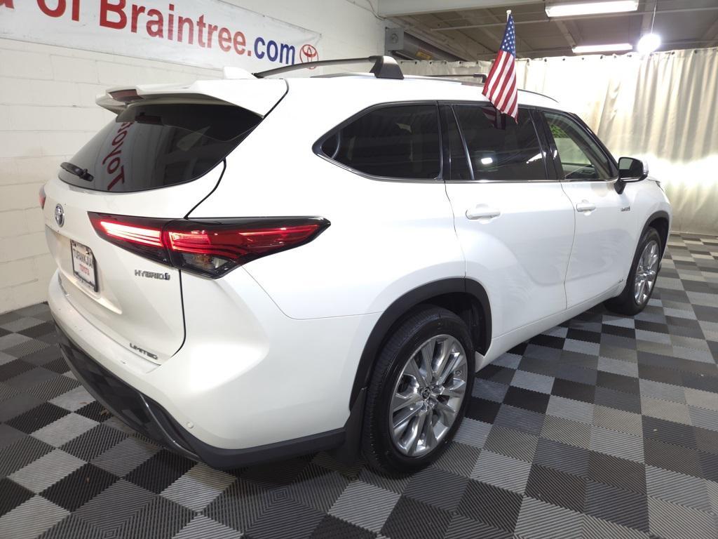 used 2020 Toyota Highlander Hybrid car, priced at $33,500