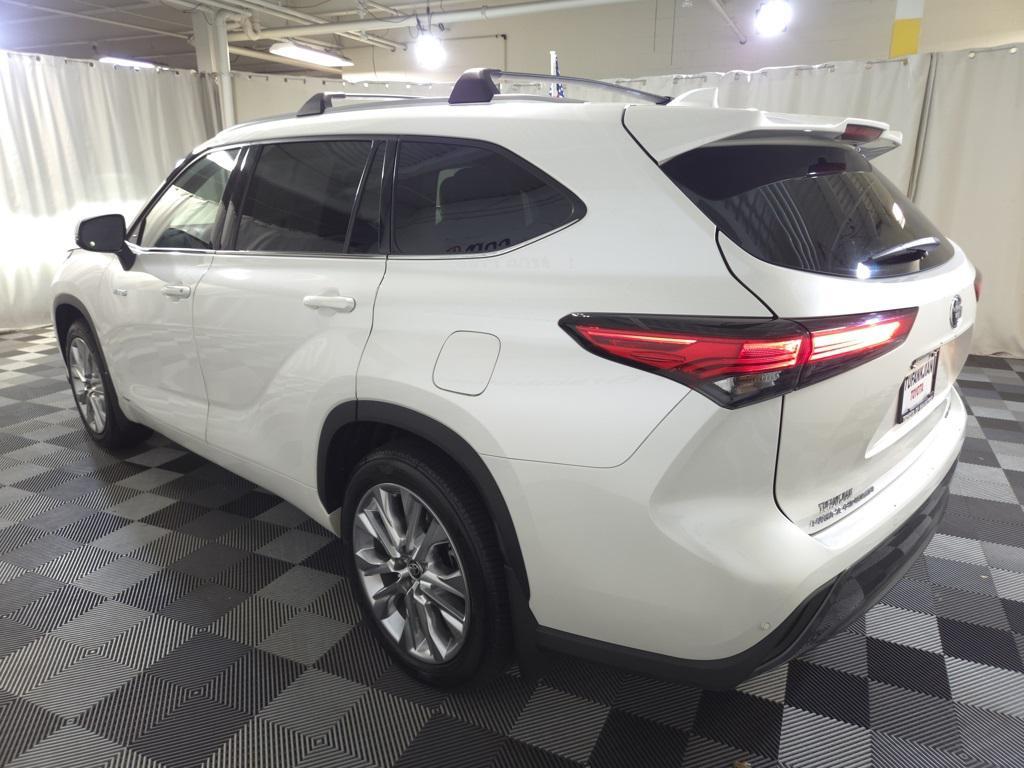 used 2020 Toyota Highlander Hybrid car, priced at $33,500