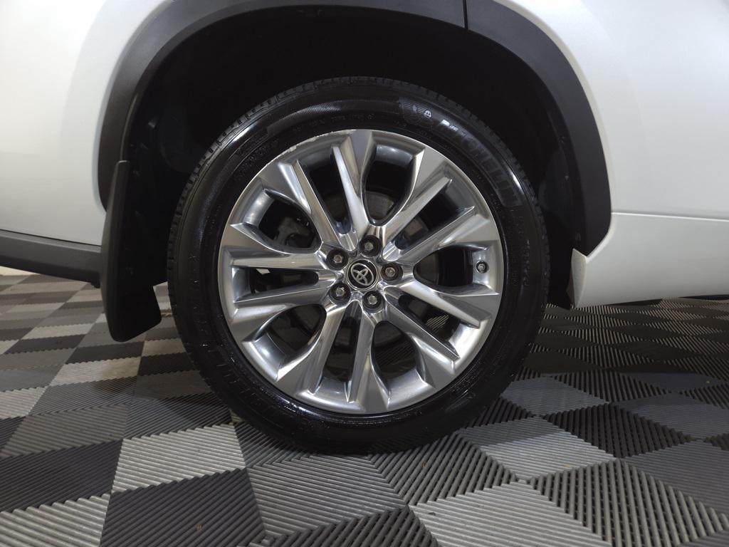 used 2020 Toyota Highlander Hybrid car, priced at $33,500