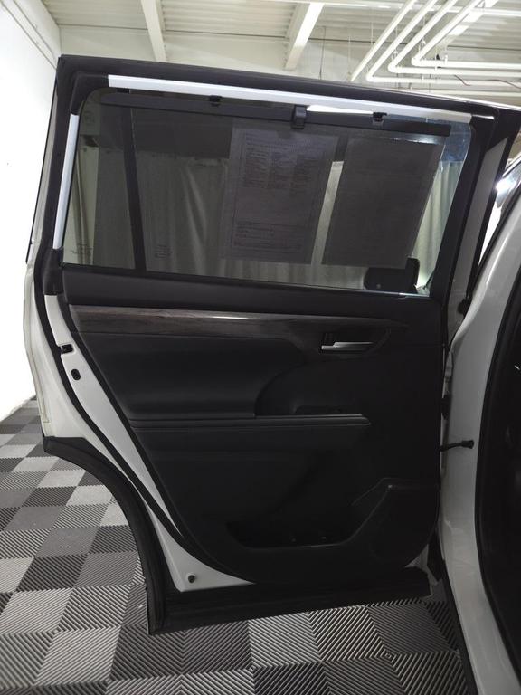used 2020 Toyota Highlander Hybrid car, priced at $33,500