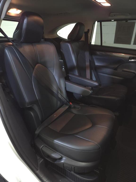 used 2020 Toyota Highlander Hybrid car, priced at $33,500