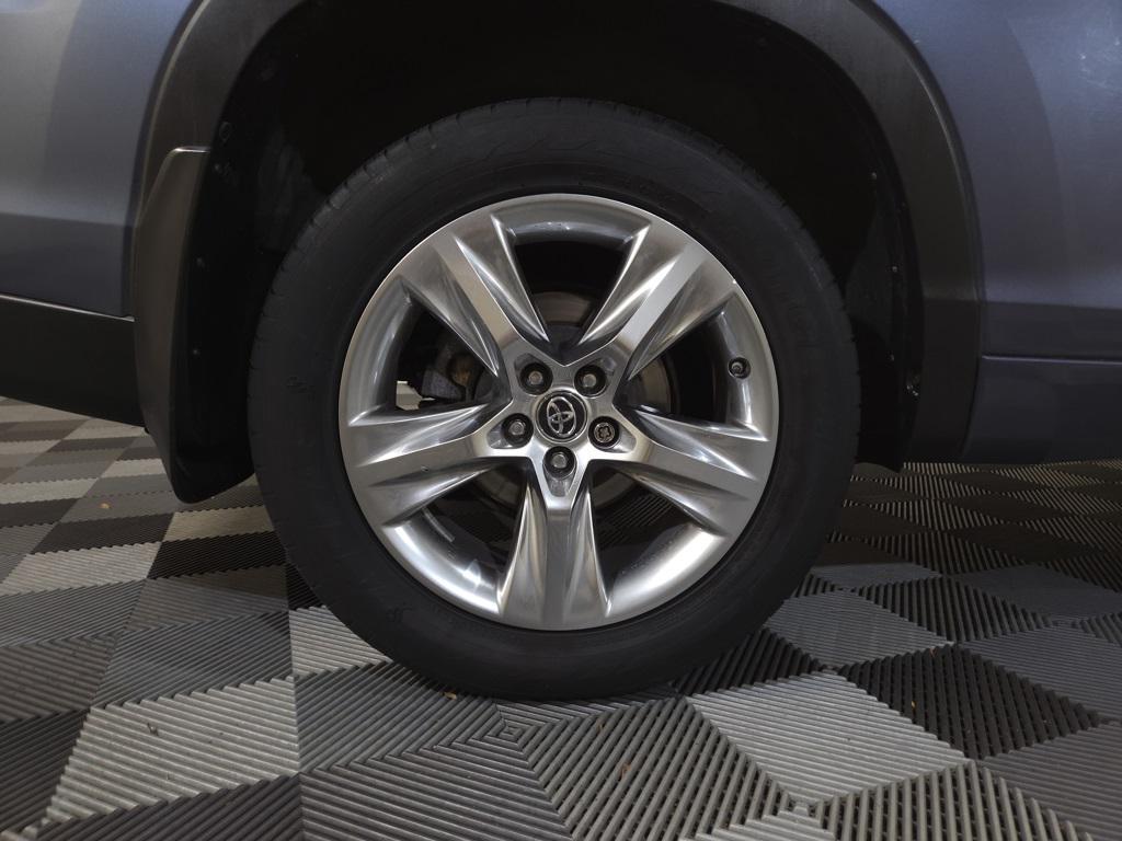 used 2018 Toyota Highlander car, priced at $22,885