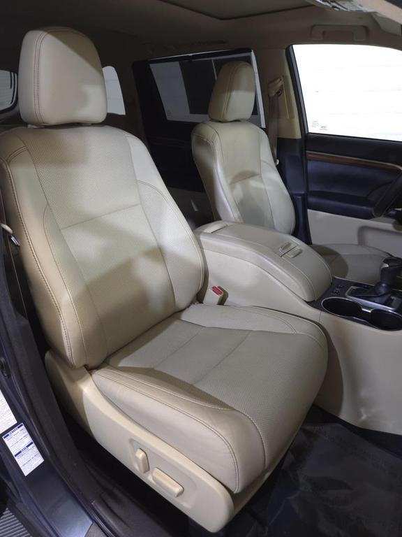 used 2018 Toyota Highlander car, priced at $22,885