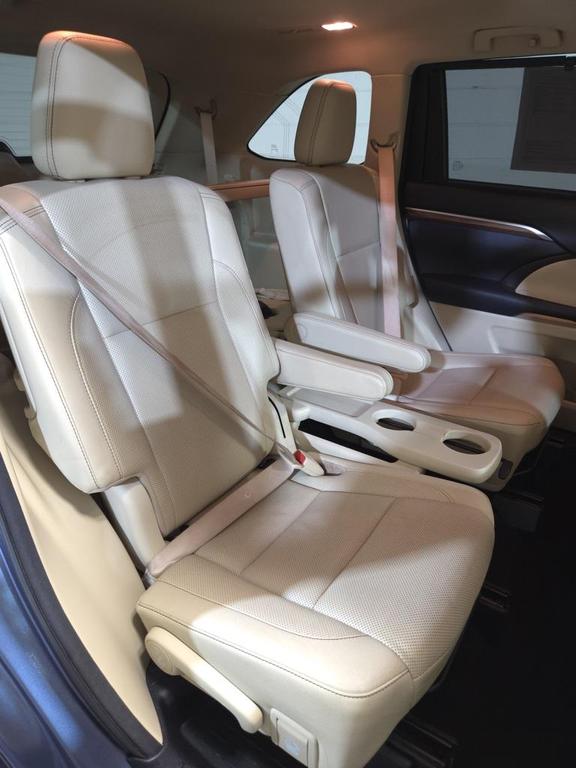 used 2018 Toyota Highlander car, priced at $22,885