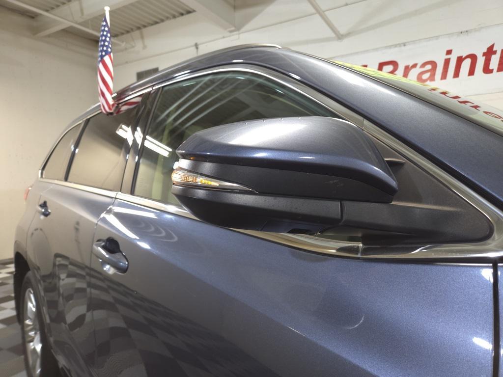 used 2018 Toyota Highlander car, priced at $22,885