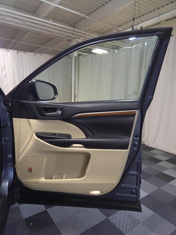 used 2018 Toyota Highlander car, priced at $22,885