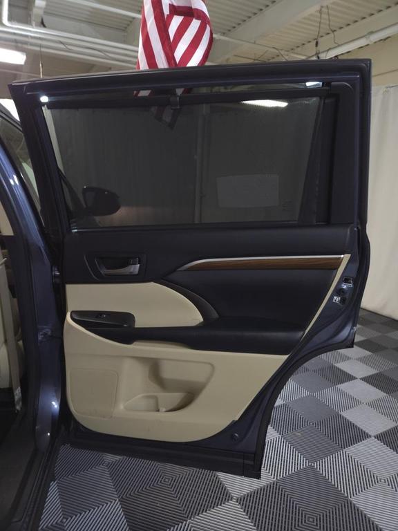used 2018 Toyota Highlander car, priced at $22,885