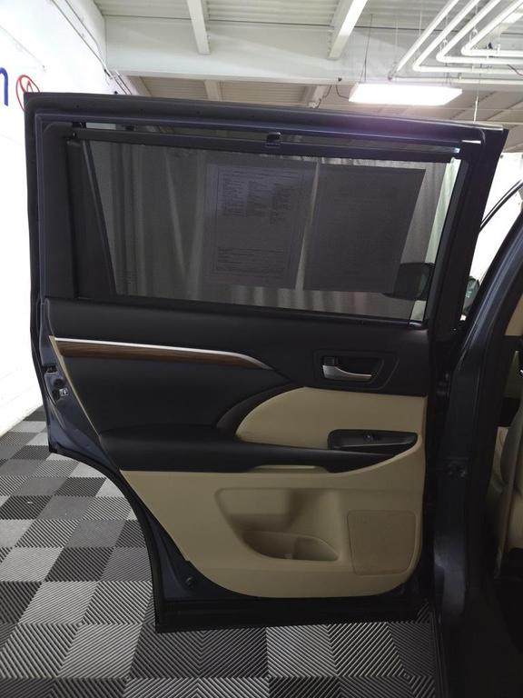 used 2018 Toyota Highlander car, priced at $22,885