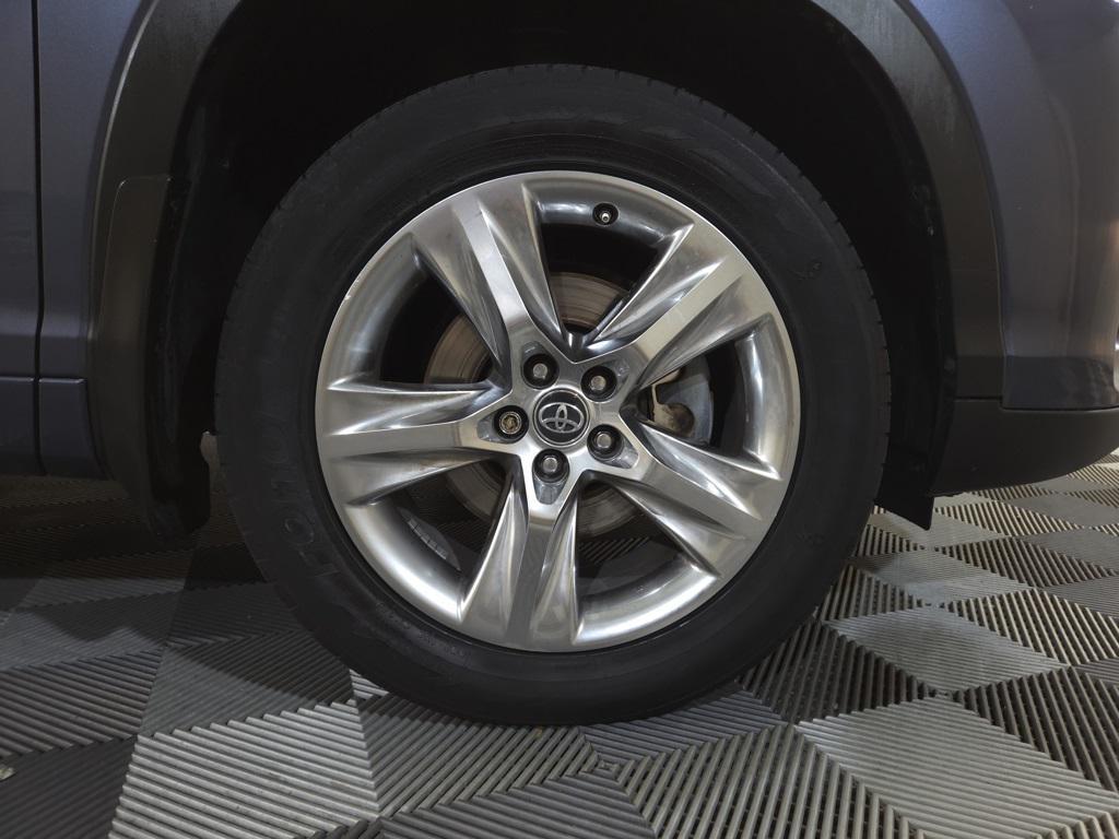used 2018 Toyota Highlander car, priced at $22,885