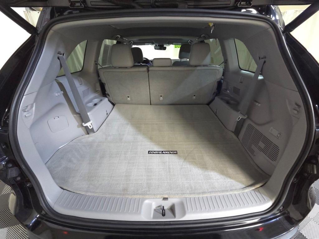 used 2018 Toyota Highlander Hybrid car, priced at $27,895