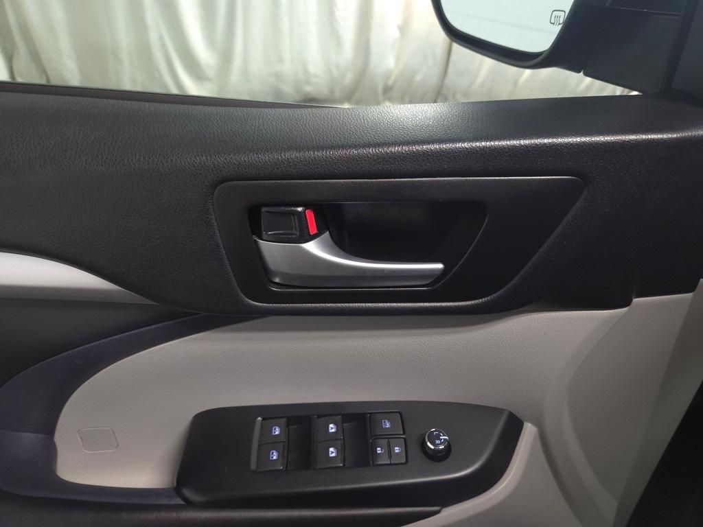 used 2018 Toyota Highlander Hybrid car, priced at $27,895