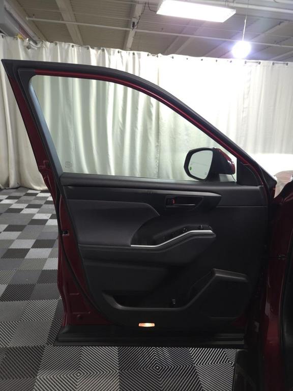used 2022 Toyota Highlander car, priced at $35,275