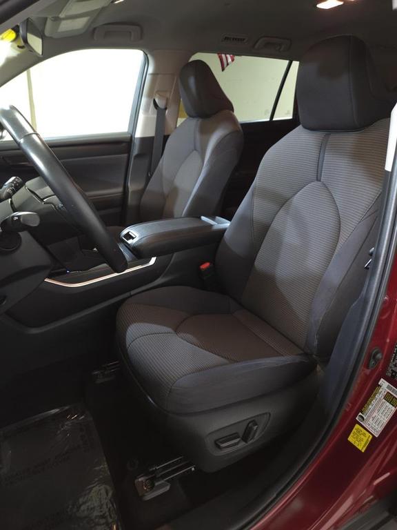 used 2022 Toyota Highlander car, priced at $35,275