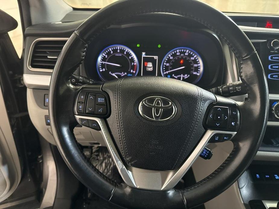 used 2019 Toyota Highlander car, priced at $23,395