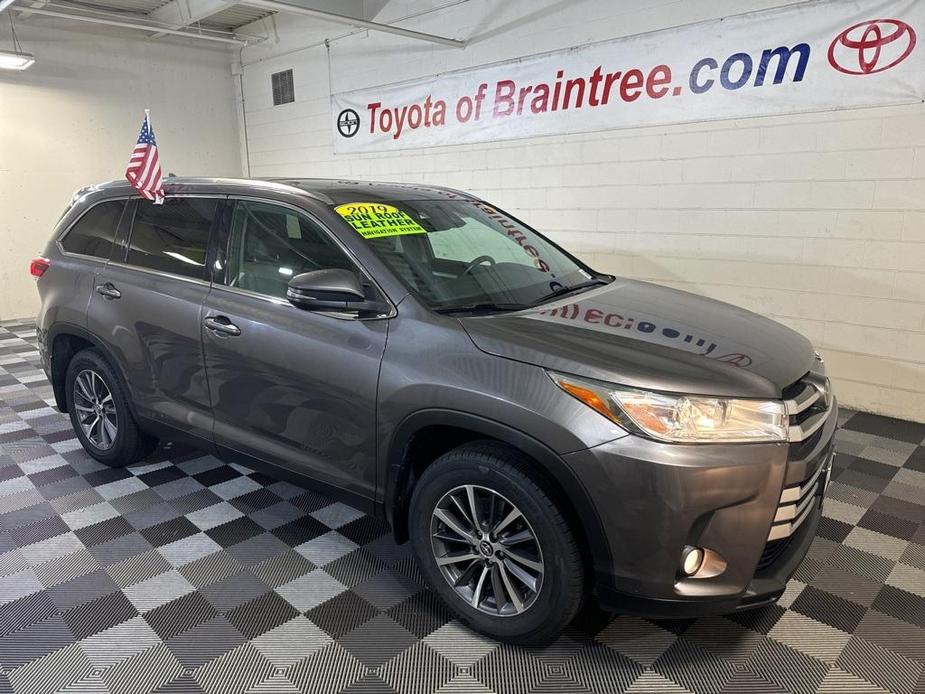 used 2019 Toyota Highlander car, priced at $23,395