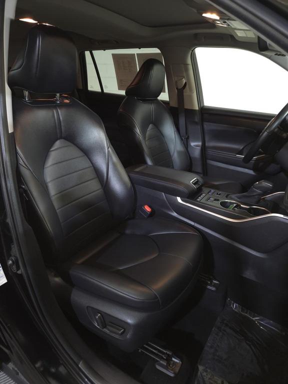 used 2022 Toyota Highlander car, priced at $38,755