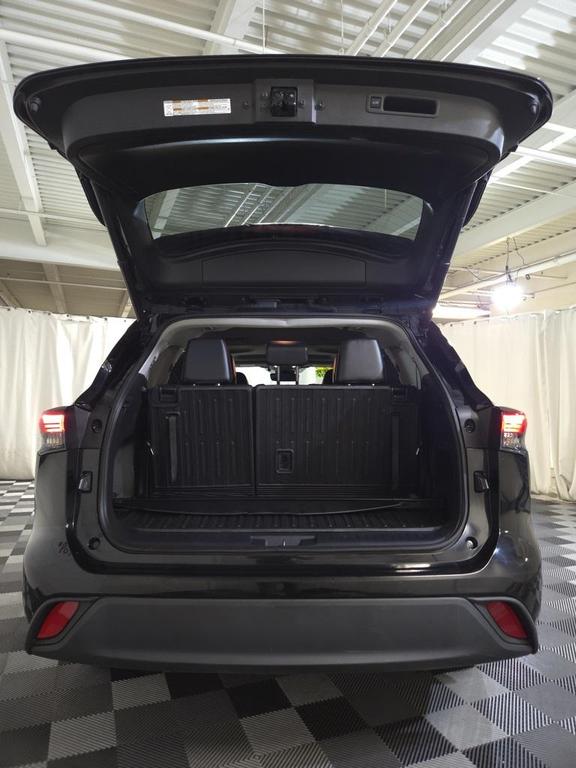 used 2022 Toyota Highlander car, priced at $38,755