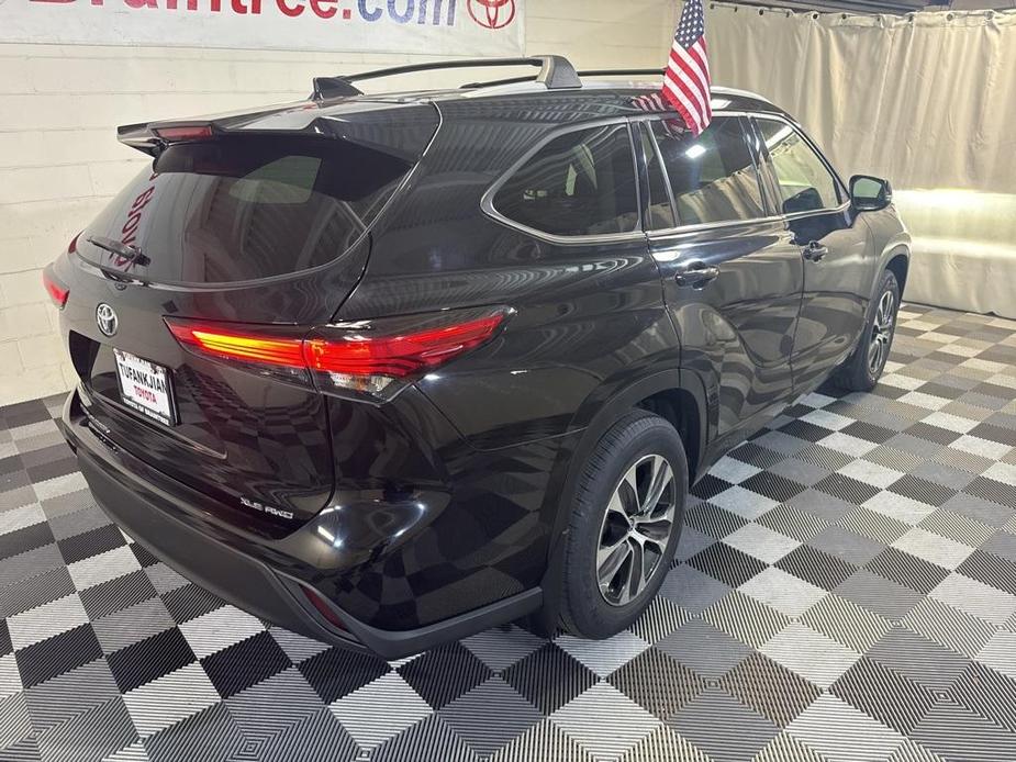 used 2022 Toyota Highlander car, priced at $37,990