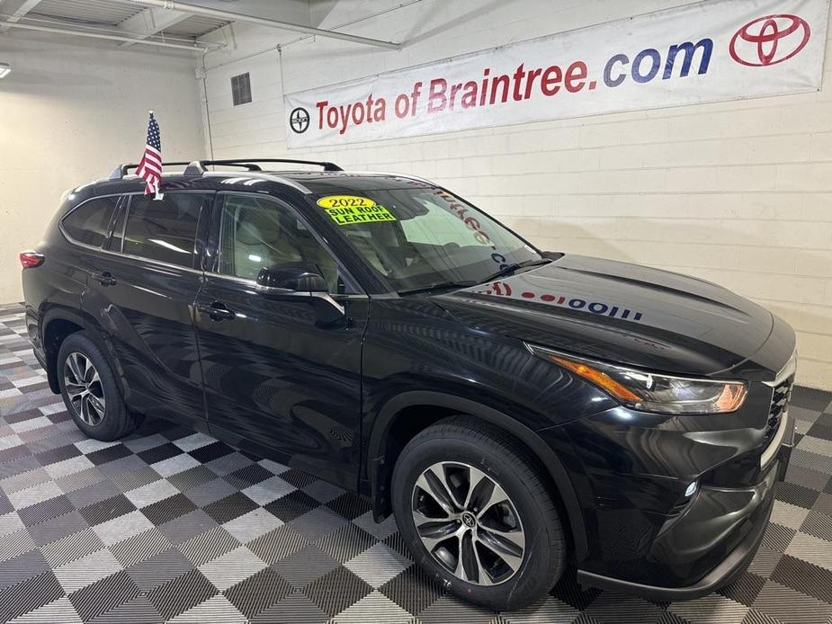 used 2022 Toyota Highlander car, priced at $37,990