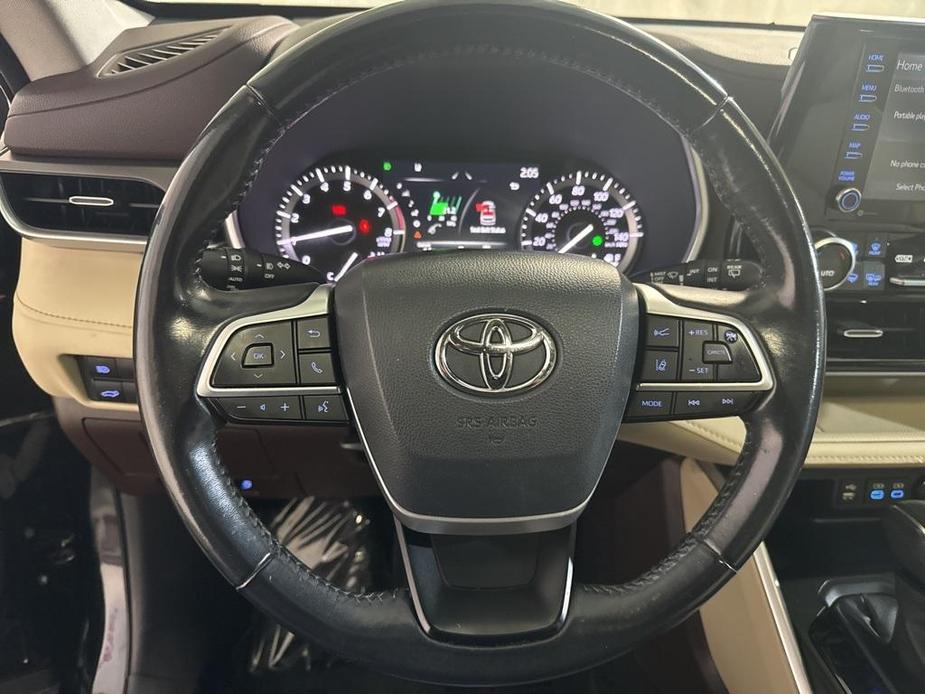 used 2022 Toyota Highlander car, priced at $37,990