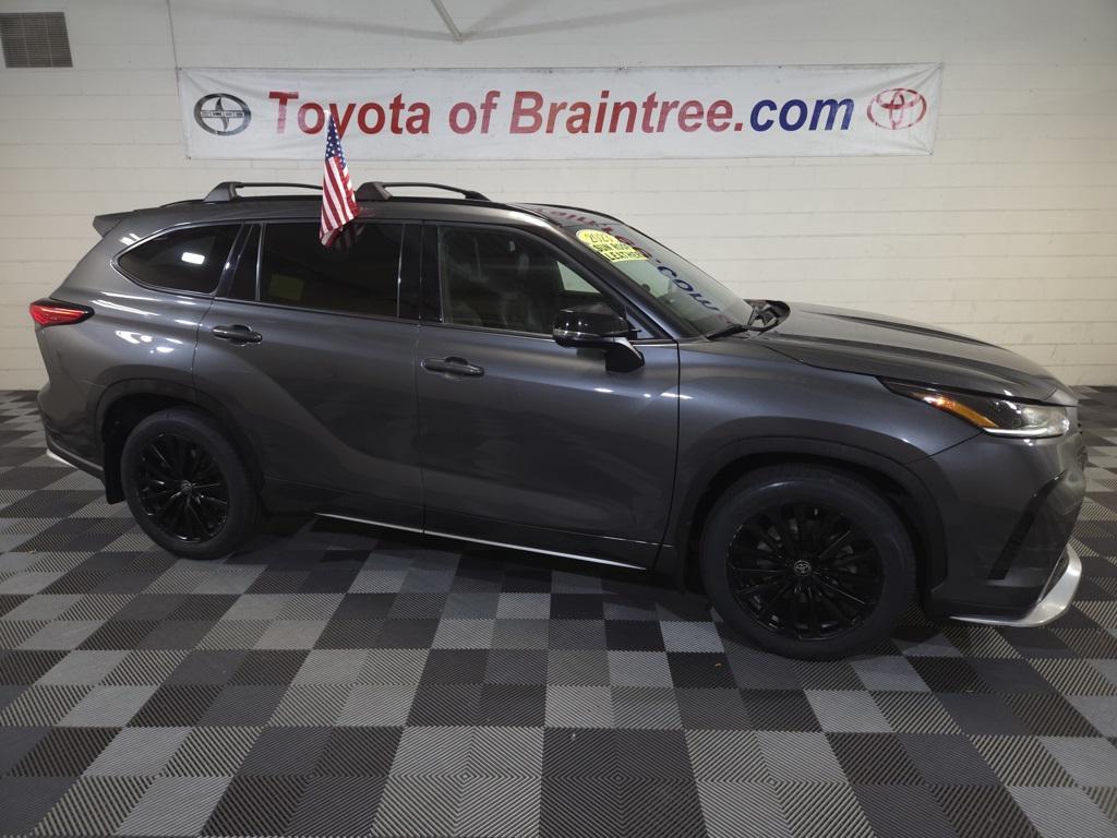 used 2023 Toyota Highlander car, priced at $38,595