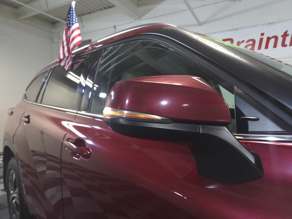 used 2020 Toyota Highlander car, priced at $32,885