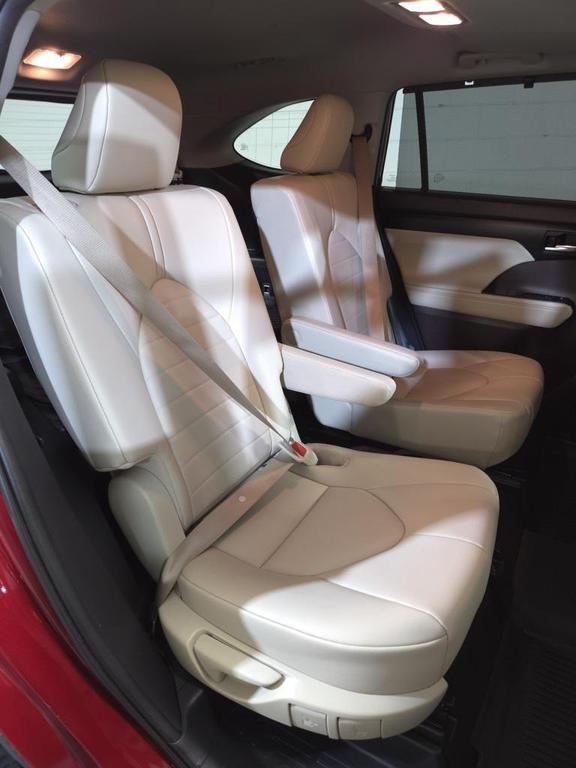 used 2020 Toyota Highlander car, priced at $32,885