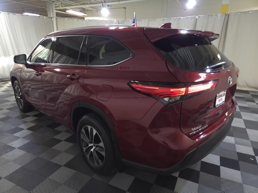 used 2020 Toyota Highlander car, priced at $32,885