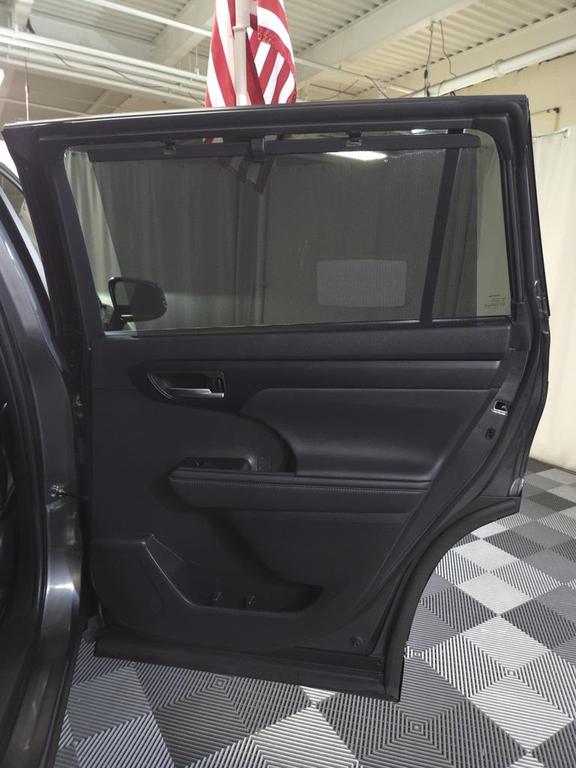 used 2023 Toyota Highlander car, priced at $39,900