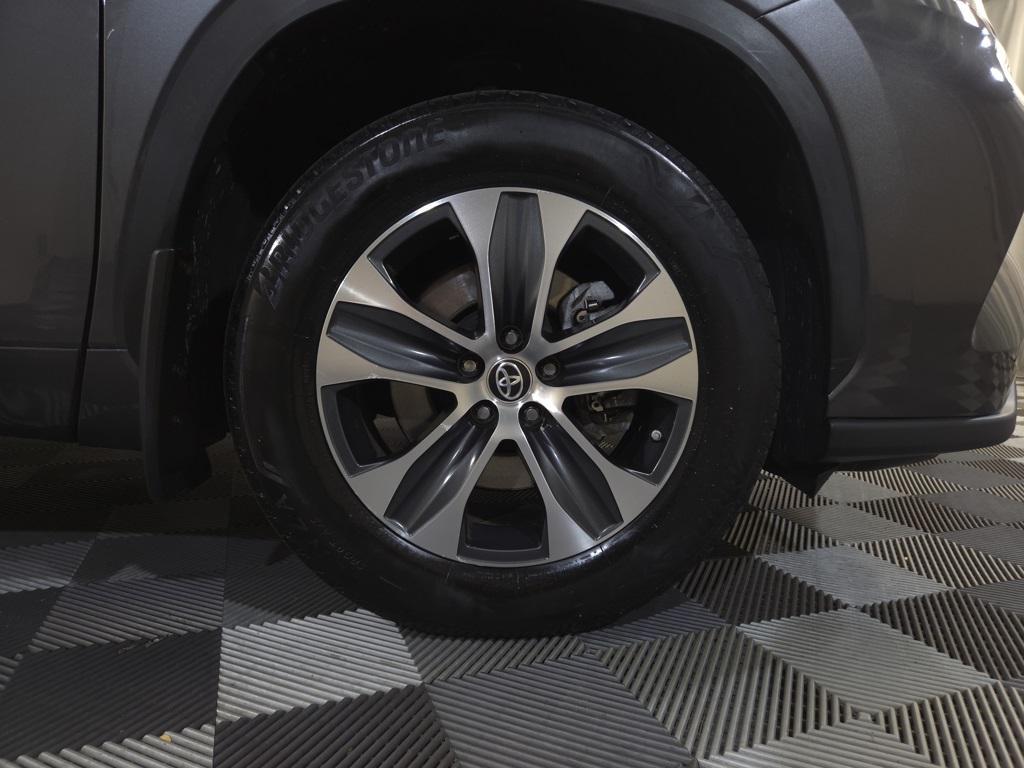 used 2023 Toyota Highlander car, priced at $39,900