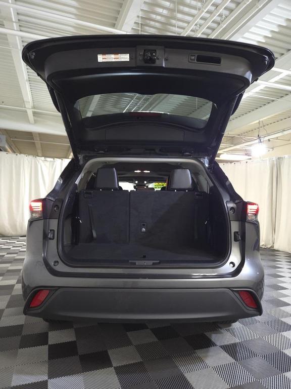 used 2023 Toyota Highlander car, priced at $39,900