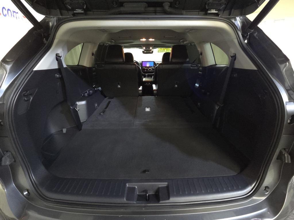 used 2023 Toyota Highlander car, priced at $39,900