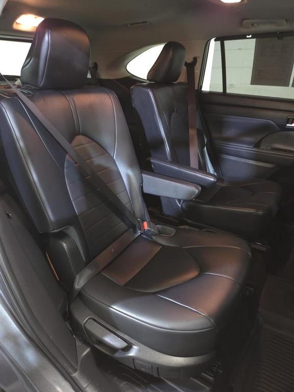 used 2023 Toyota Highlander car, priced at $39,900