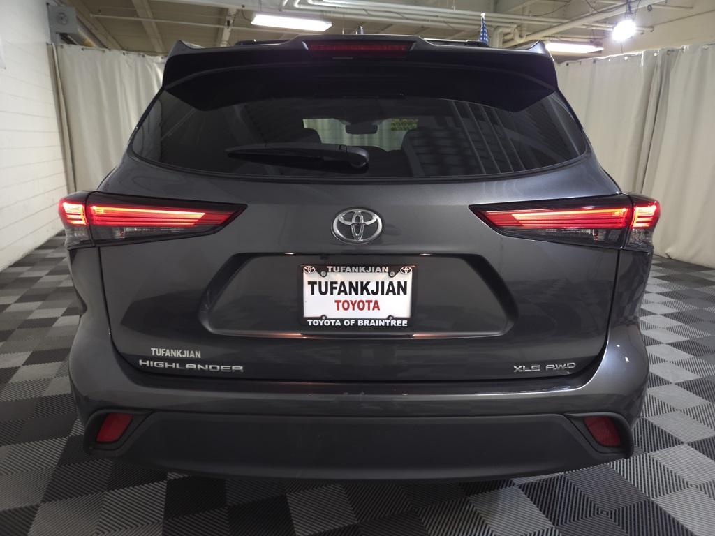 used 2023 Toyota Highlander car, priced at $39,900