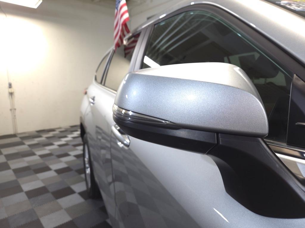 used 2023 Toyota Highlander car, priced at $32,995