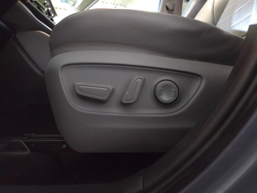 used 2020 Toyota Highlander Hybrid car, priced at $31,695