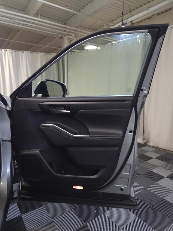 used 2024 Toyota Highlander Hybrid car, priced at $46,495